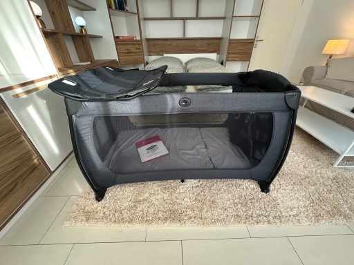 Babybett mit Wickelauflage